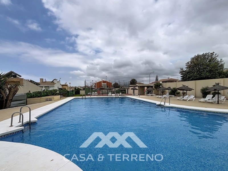 4 bedroom Semi-detached Villa for rent in Torre del Mar with pool - € 1,600 (Ref: 9912843)