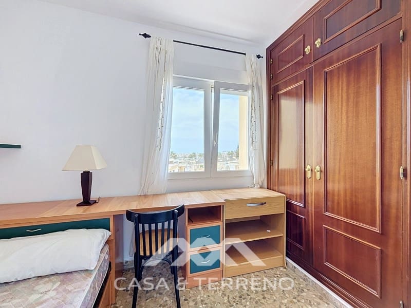4 bedroom Semi-detached Villa for rent in Torre del Mar with pool - € 1,600 (Ref: 9912843)