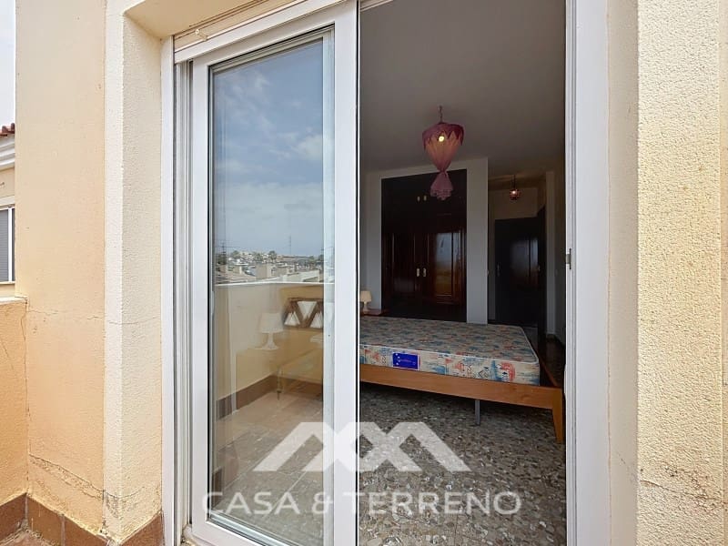 4 bedroom Semi-detached Villa for rent in Torre del Mar with pool - € 1,600 (Ref: 9912843)