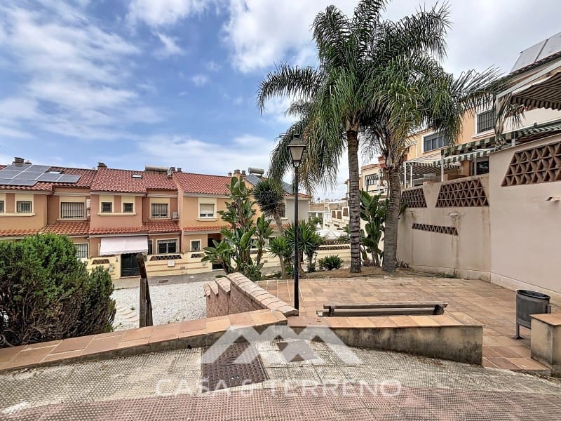 4 bedroom Semi-detached Villa for rent in Torre del Mar with pool - € 1,600 (Ref: 9912843)