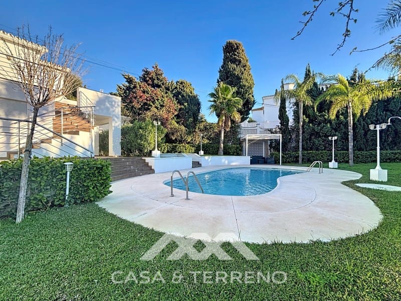 6 chambre Chambres d'Hôtes/B&B à vendre à Caleta de Velez avec piscine garage - 1 200 000 € (Ref: 9912844)