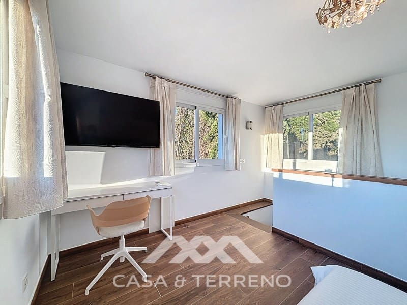 6 slaapkamer Villa te koop in Caleta de Velez met zwembad garage - € 1.200.000 (Ref: 9912845)