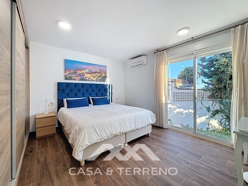 6 slaapkamer Villa te koop in Caleta de Velez met zwembad garage - € 1.200.000 (Ref: 9912845)