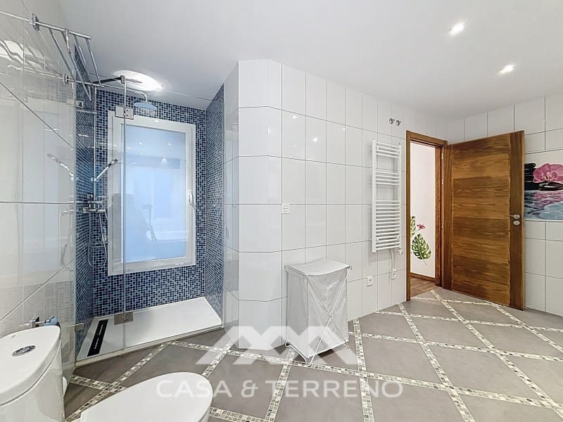 6 slaapkamer Villa te koop in Caleta de Velez met zwembad garage - € 1.200.000 (Ref: 9912845)
