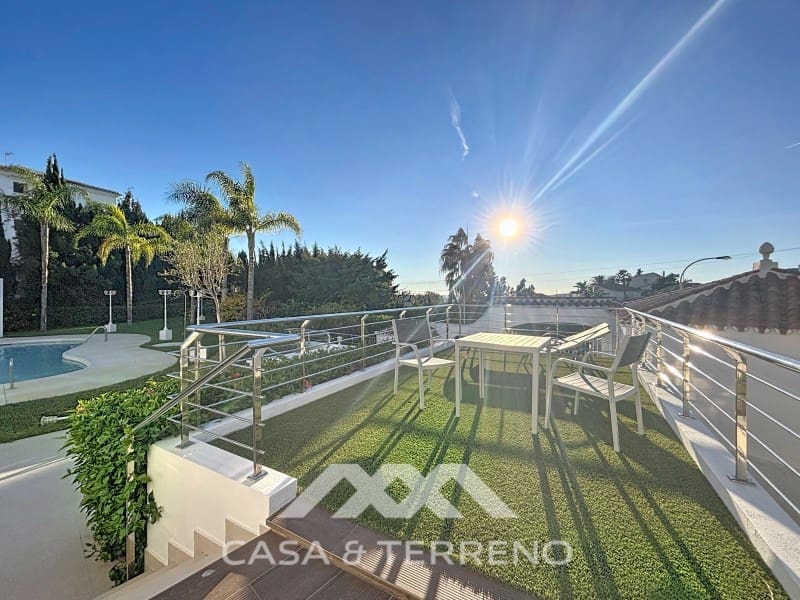 6 slaapkamer Villa te koop in Caleta de Velez met zwembad garage - € 1.200.000 (Ref: 9912845)