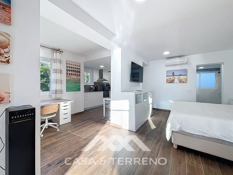 6 slaapkamer Villa te koop in Caleta de Velez met zwembad garage - € 1.200.000 (Ref: 9912845)