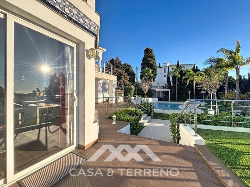 6 slaapkamer Villa te koop in Caleta de Velez met zwembad garage - € 1.200.000 (Ref: 9912845)