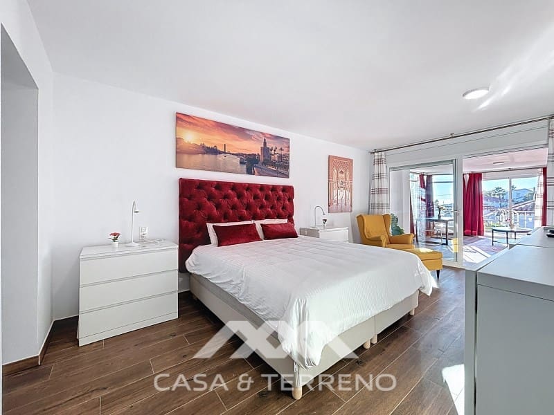6 slaapkamer Villa te koop in Caleta de Velez met zwembad garage - € 1.200.000 (Ref: 9912845)