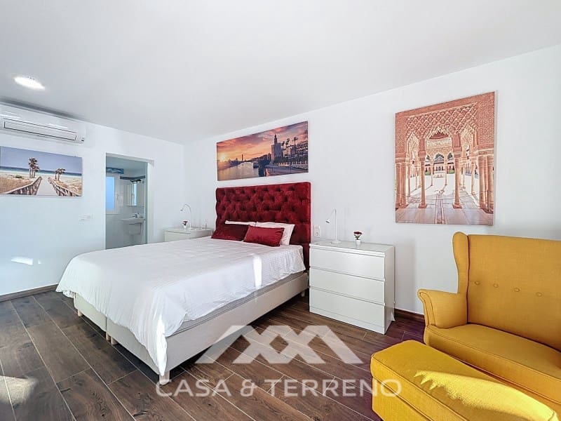 6 slaapkamer Villa te koop in Caleta de Velez met zwembad garage - € 1.200.000 (Ref: 9912845)