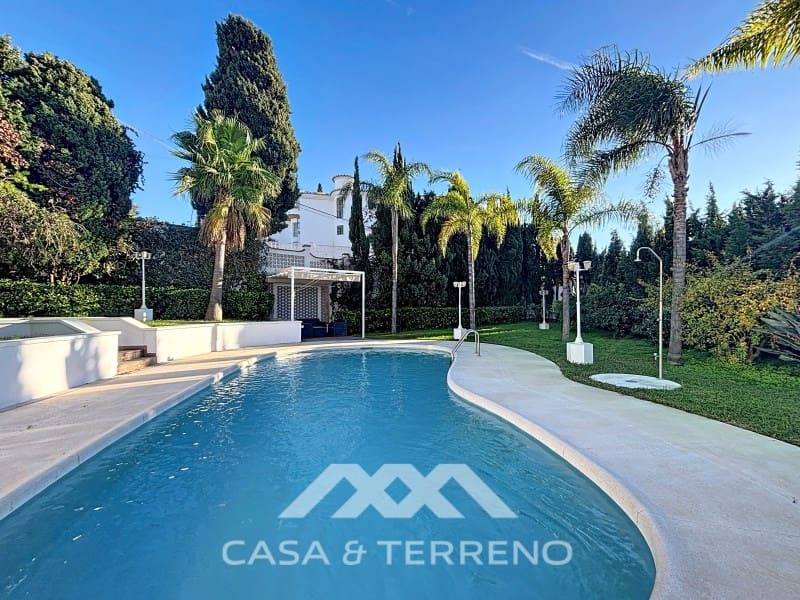 6 slaapkamer Villa te koop in Caleta de Velez met zwembad garage - € 1.200.000 (Ref: 9912845)