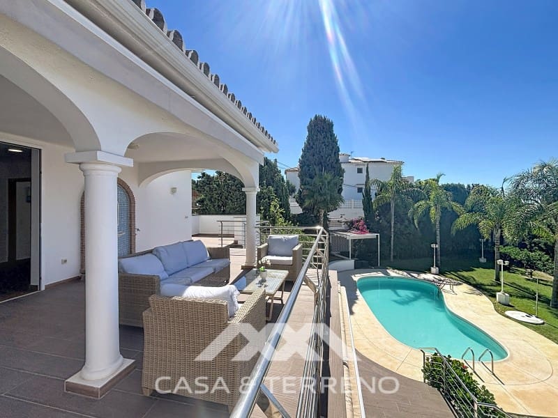 6 sypialnia Willa na sprzedaż w Caleta de Velez z basenem garażem - 1 200 000 € (Ref: 9912845)