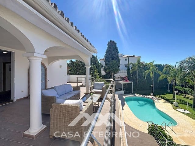 6 bedroom Villa for sale in Caleta de Vélez, Vélez-Málaga with pool garage - € 1,200,000 (Ref: 9912845)