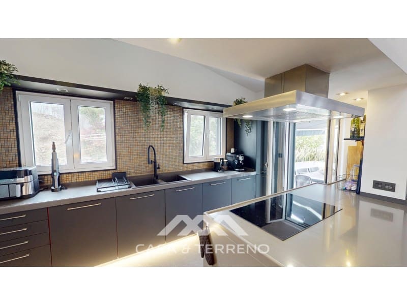 4 sypialnia Willa na sprzedaż w Algarrobo z basenem garażem - 1 250 000 € (Ref: 9942058)