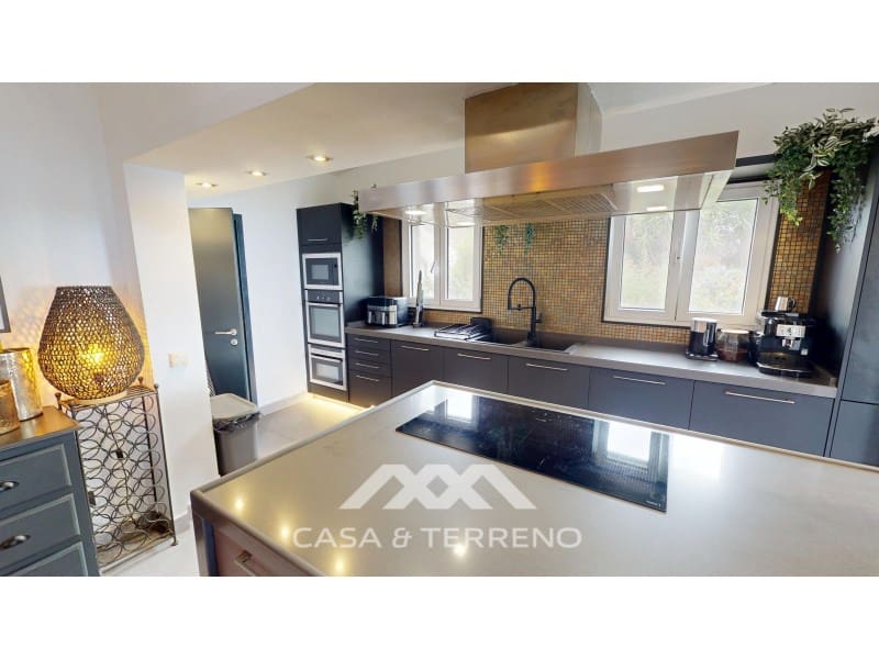 4 sypialnia Willa na sprzedaż w Algarrobo z basenem garażem - 1 250 000 € (Ref: 9942058)