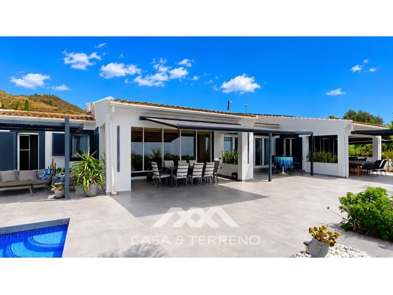 4 sypialnia Willa na sprzedaż w Algarrobo z basenem garażem - 1 250 000 € (Ref: 9942058)