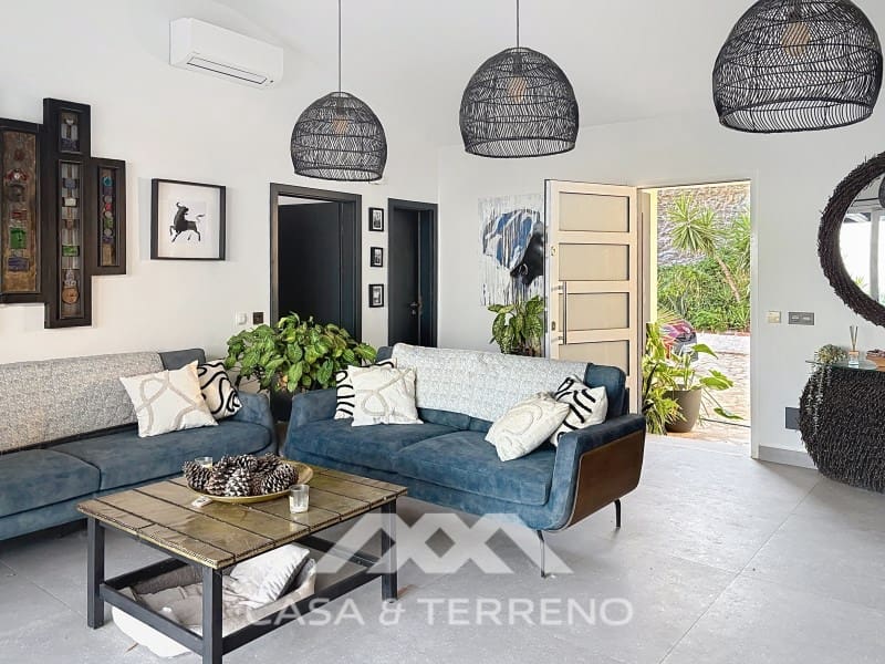 4 bedroom Villa for sale in Algarrobo with pool garage - € 1,250,000 (Ref: 9942058)