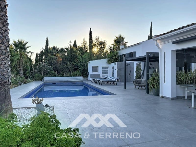 4 bedroom Villa for sale in Algarrobo with pool garage - € 1,250,000 (Ref: 9942058)