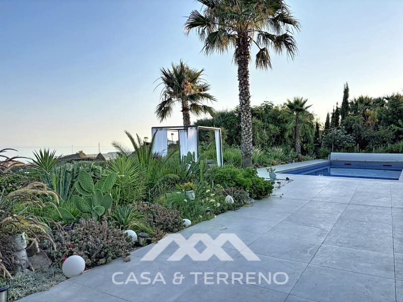 4 bedroom Villa for sale in Algarrobo with pool garage - € 1,250,000 (Ref: 9942058)