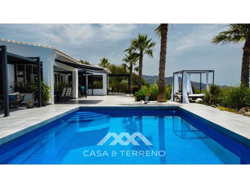 4 bedroom Villa for sale in Algarrobo with pool garage - € 1,250,000 (Ref: 9942058)