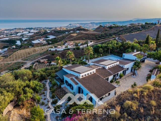 4 sypialnia Willa na sprzedaż w Algarrobo z basenem garażem - 1 250 000 € (Ref: 9942058)