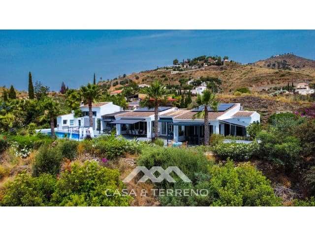 4 sypialnia Willa na sprzedaż w Algarrobo z basenem garażem - 1 250 000 € (Ref: 9942058)
