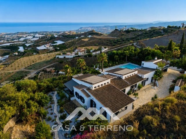 4 soveværelse Villa til salg i Algarrobo med swimmingpool garage - € 1.250.000 (Ref: 9942058)