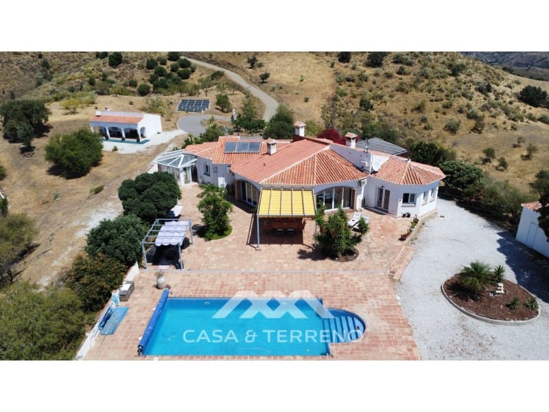 4 quarto Moradia para venda em Velez-Malaga com piscina - 748 000 € (Ref: 9952362)
