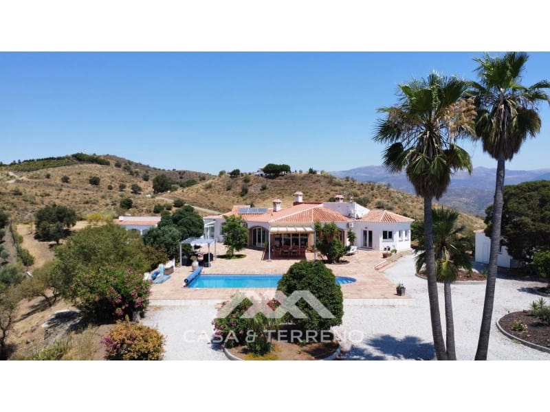 4 quarto Moradia para venda em Velez-Malaga com piscina - 748 000 € (Ref: 9952362)