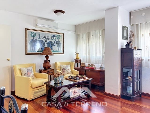 4 soverom Leilighet til salgs i Los Castillejos, Málaga by med garasje - € 339 000 (Ref: 9977039)