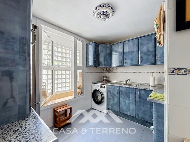 4 soverom Leilighet til salgs i Los Castillejos, Málaga by med garasje - € 339 000 (Ref: 9977039)