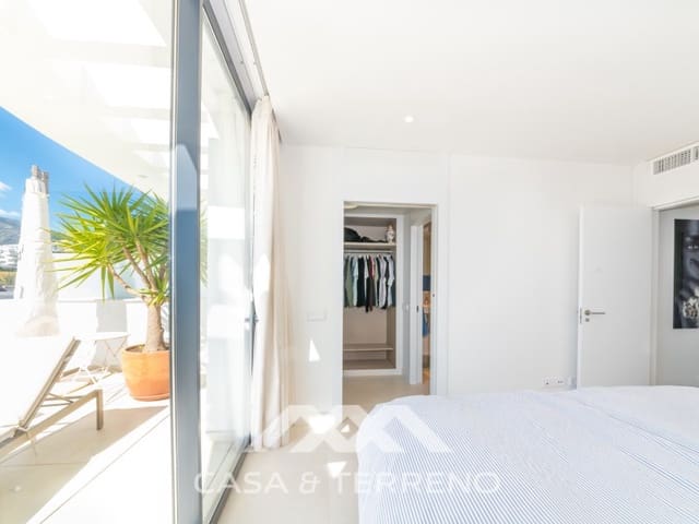 3 slaapkamer Penthouse te koop in Zona Puerto Deportivo, Fuengirola - € 849.000 (Ref: 9996859)