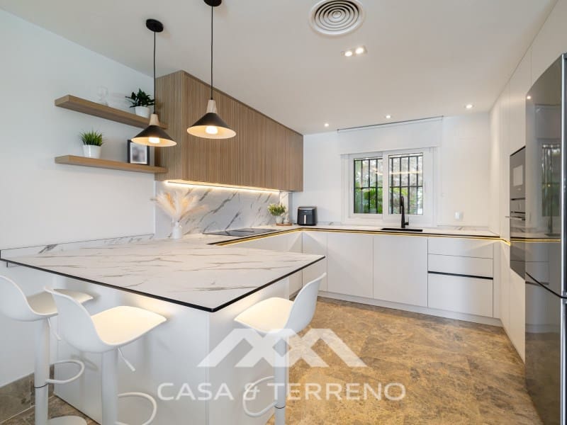 Chalet de 4 habitaciones en Marbella en venta con piscina garaje - 1.485.000 € (Ref: 9996860)