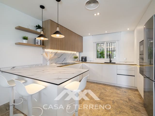 Chalet de 4 habitaciones en Santa Clara, Marbella en venta con piscina garaje - 1.485.000 € (Ref: 9996860)