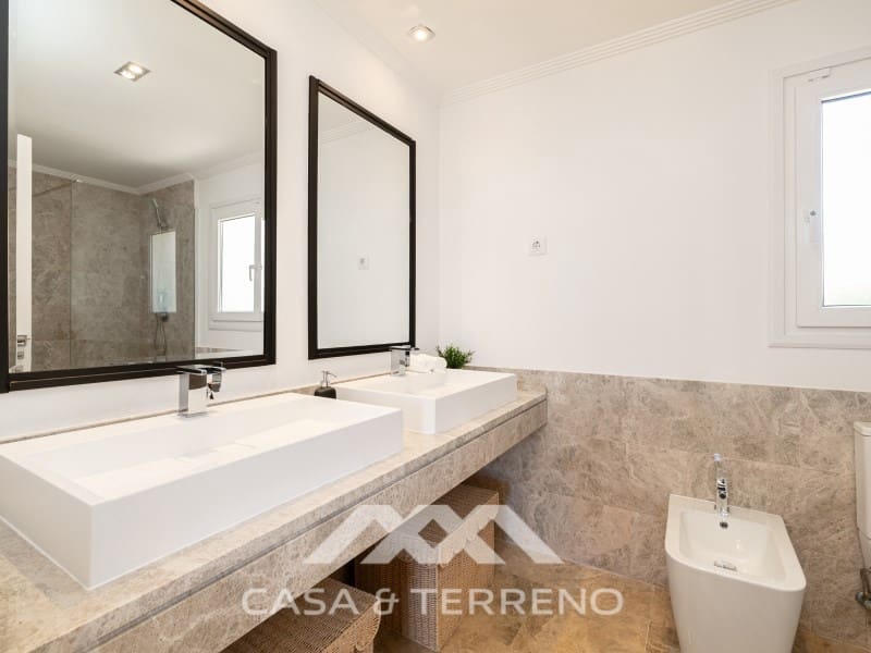 Chalet de 4 habitaciones en Marbella en venta con piscina garaje - 1.485.000 € (Ref: 9996860)