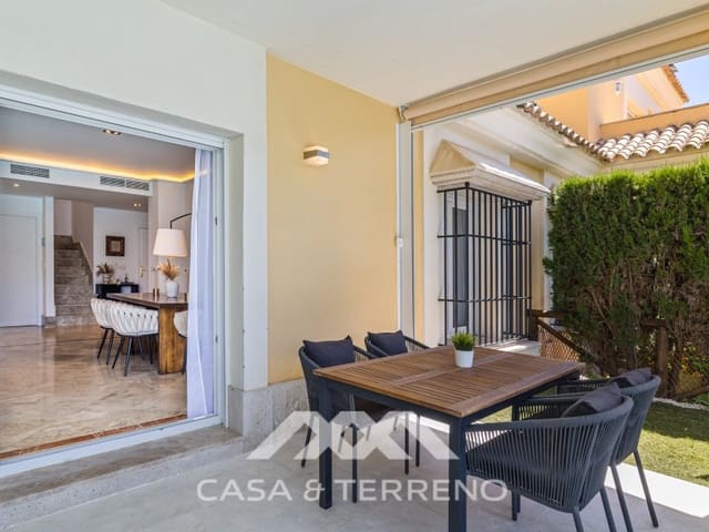 Chalet de 4 habitaciones en Santa Clara, Marbella en venta con piscina garaje - 1.485.000 € (Ref: 9996860)