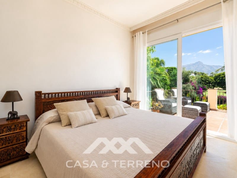 5 makuuhuone Huvila myytävänä paikassa Nueva Andalucia mukana uima-altaan - 1 395 000 € (Ref: 9996861)
