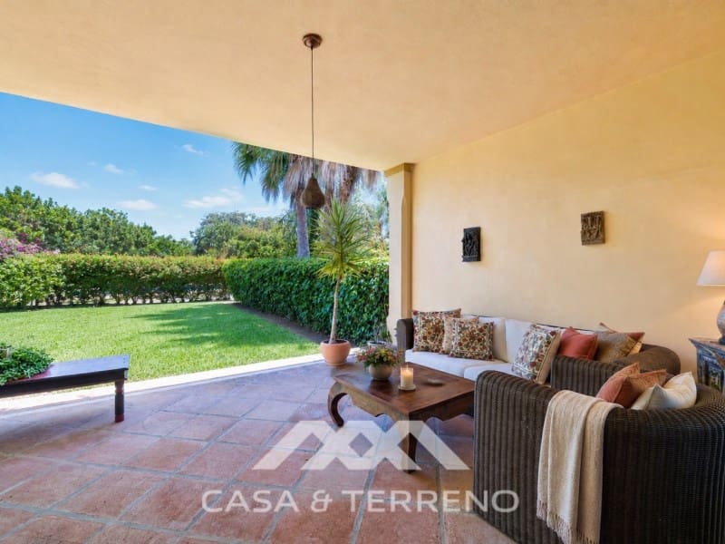 5 makuuhuone Huvila myytävänä paikassa Nueva Andalucia mukana uima-altaan - 1 395 000 € (Ref: 9996861)