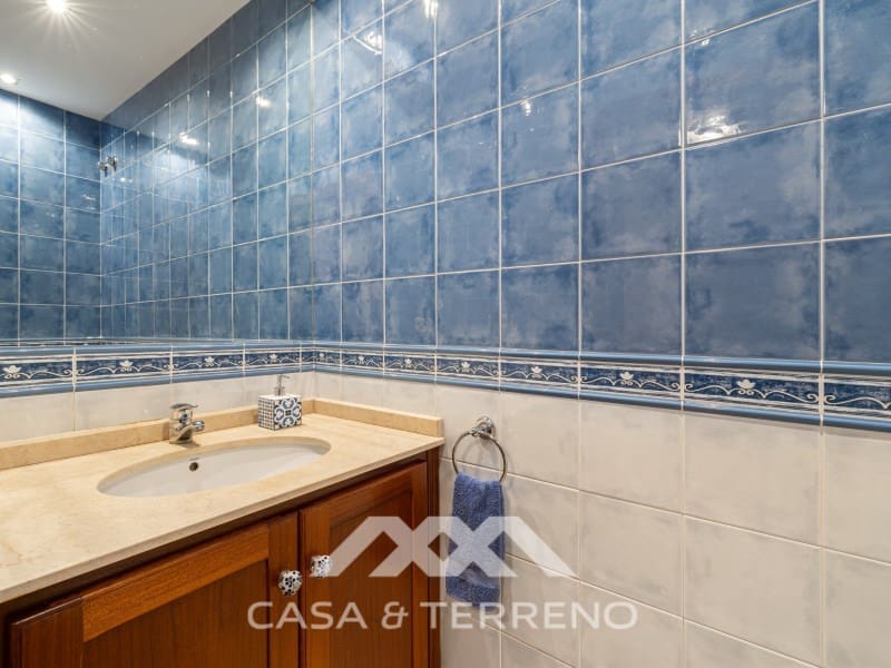 5 makuuhuone Huvila myytävänä paikassa Nueva Andalucia mukana uima-altaan - 1 395 000 € (Ref: 9996861)