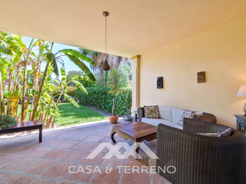 5 makuuhuone Huvila myytävänä paikassa Nueva Andalucia mukana uima-altaan - 1 395 000 € (Ref: 9996861)