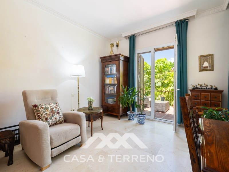 5 makuuhuone Huvila myytävänä paikassa Nueva Andalucia mukana uima-altaan - 1 395 000 € (Ref: 9996861)
