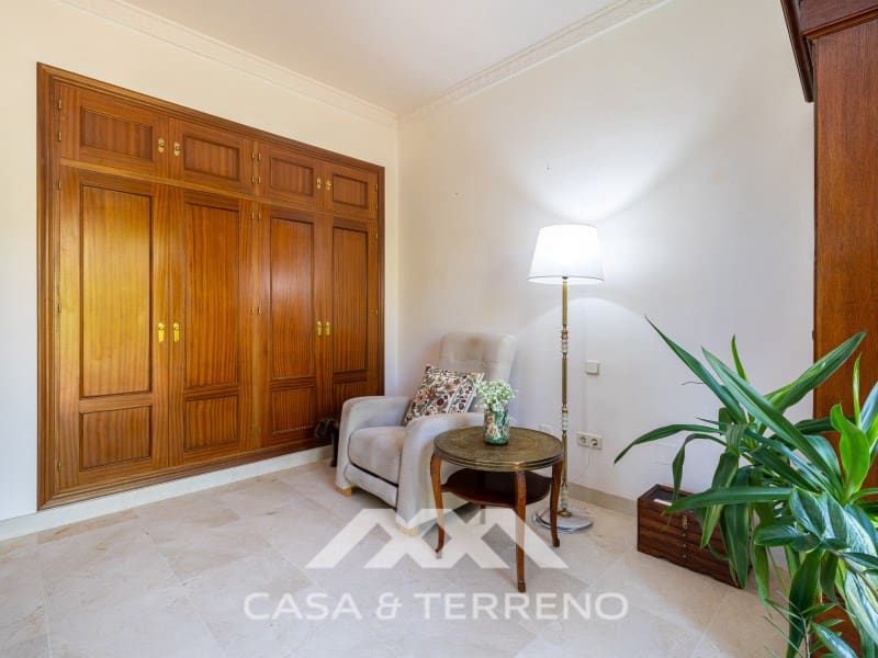 5 makuuhuone Huvila myytävänä paikassa Nueva Andalucia mukana uima-altaan - 1 395 000 € (Ref: 9996861)