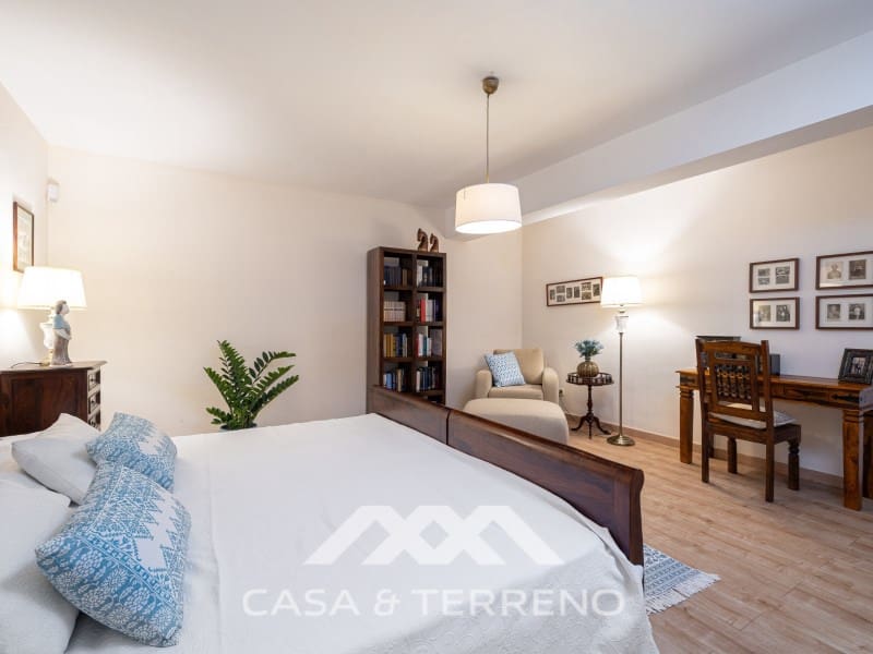 5 makuuhuone Huvila myytävänä paikassa Nueva Andalucia mukana uima-altaan - 1 395 000 € (Ref: 9996861)