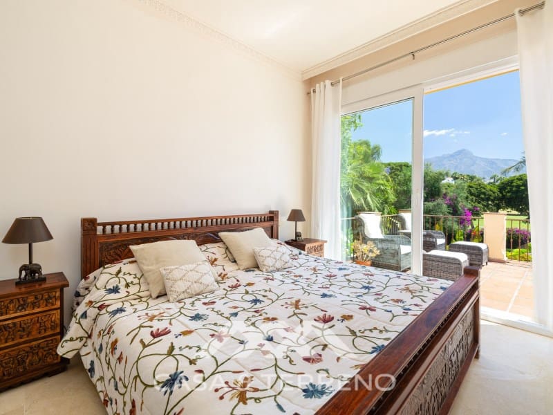 5 makuuhuone Huvila myytävänä paikassa Nueva Andalucia mukana uima-altaan - 1 395 000 € (Ref: 9996861)