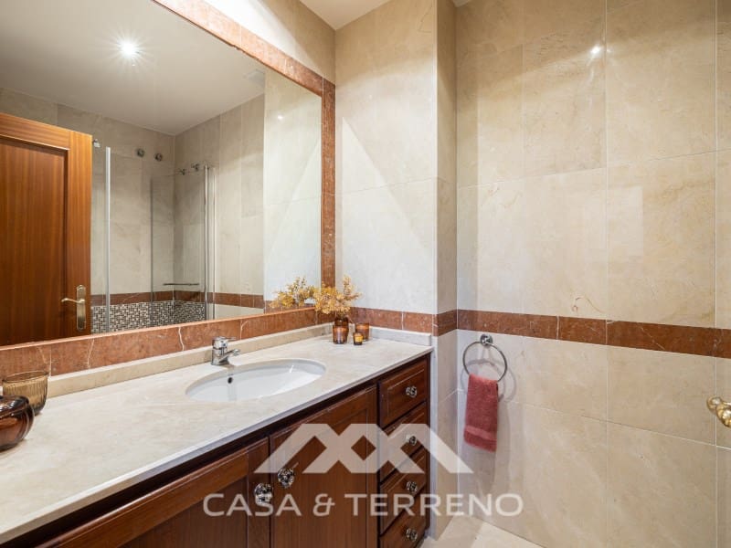 5 makuuhuone Huvila myytävänä paikassa Nueva Andalucia mukana uima-altaan - 1 395 000 € (Ref: 9996861)