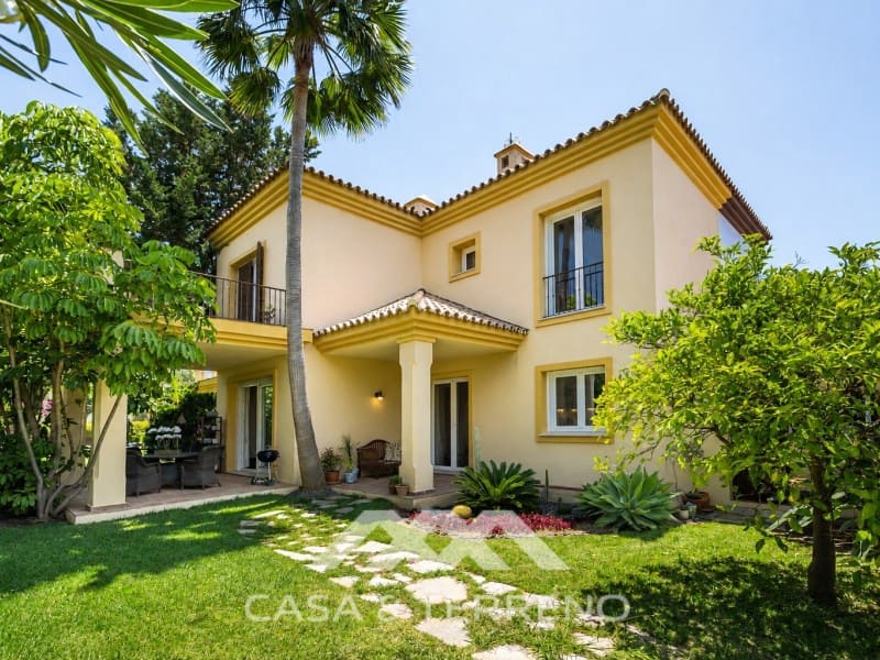5 makuuhuone Huvila myytävänä paikassa Nueva Andalucia mukana uima-altaan - 1 395 000 € (Ref: 9996861)