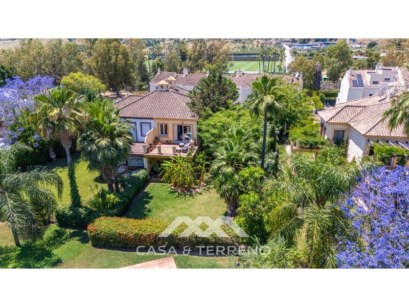 5 makuuhuone Huvila myytävänä paikassa Nueva Andalucia mukana uima-altaan - 1 395 000 € (Ref: 9996861)