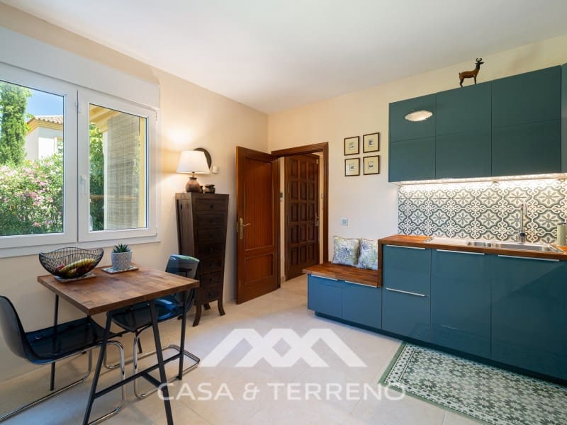 5 makuuhuone Huvila myytävänä paikassa Nueva Andalucia mukana uima-altaan - 1 395 000 € (Ref: 9996861)