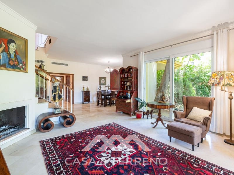 5 makuuhuone Huvila myytävänä paikassa Nueva Andalucia mukana uima-altaan - 1 395 000 € (Ref: 9996861)