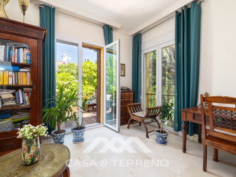 5 makuuhuone Huvila myytävänä paikassa Nueva Andalucia mukana uima-altaan - 1 395 000 € (Ref: 9996861)
