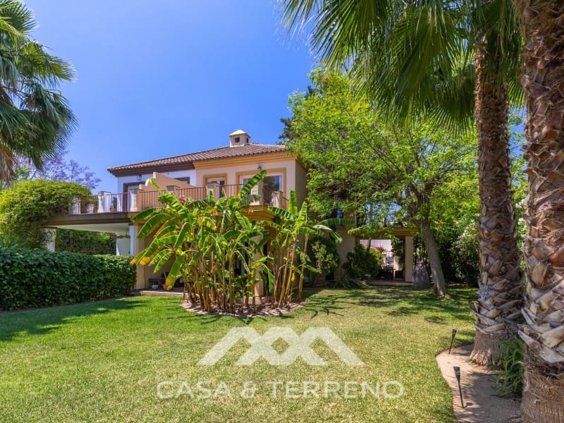5 makuuhuone Huvila myytävänä paikassa Nueva Andalucia mukana uima-altaan - 1 395 000 € (Ref: 9996861)
